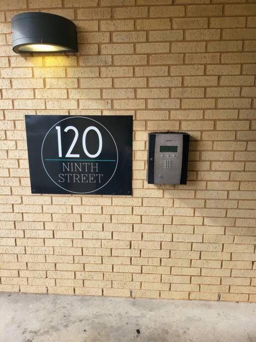 Beautiful On Riverwalk King W Free Parking Pet Friendly Centrally Located On The Riverwalk * San Antonio