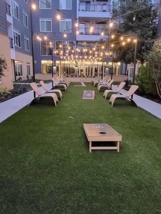 Beautiful On Riverwalk King W Free Parking Pet Friendly Centrally Located On The Riverwalk Apartment San Antonio